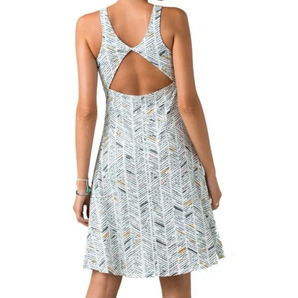 Prana Backless Chevron Dress in Gray and White - Picture 3 of 6